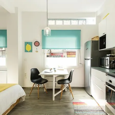 Modern Urban Studio, Skg Centre Apartment *