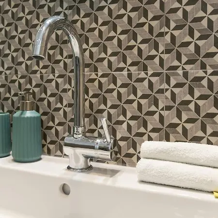 Modern Urban Studio, Skg Centre Apartment
